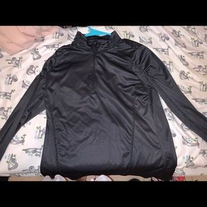 Workout shirt with zipper